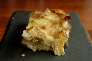 Gratin de pommes de terre affiné au poireau et au lard